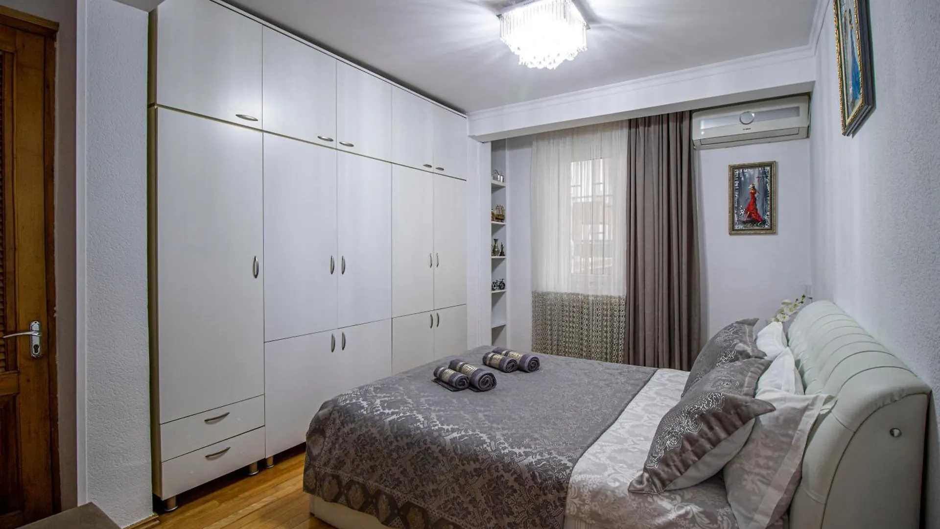 Cozy Apartment On Kostava Tbilisi